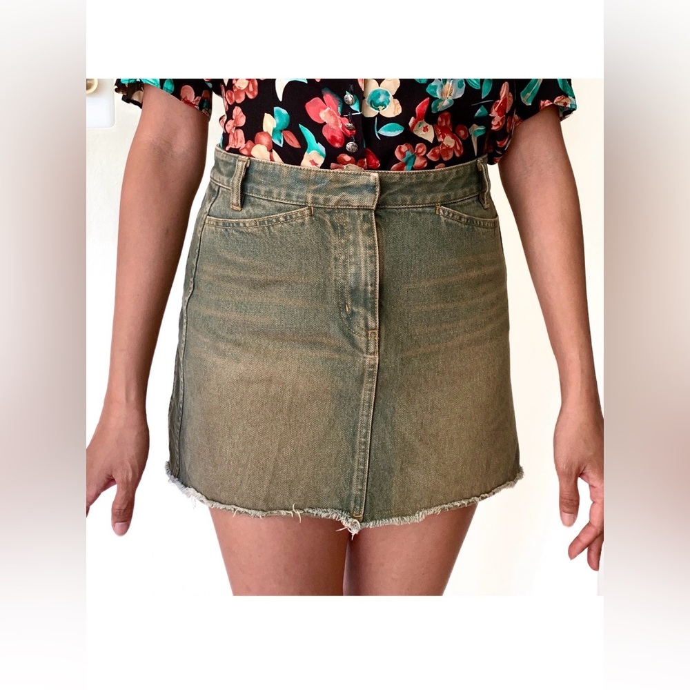 Y2K Kenneth Cole tinted denim jean skirt with frayed hem